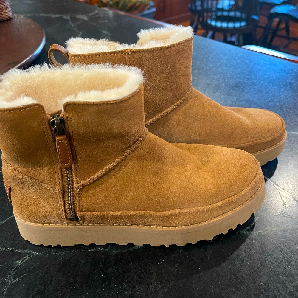 Women’s Ugg boots size 6